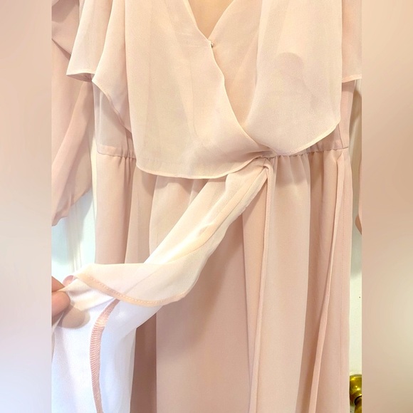 BCBG ROSE MINI DRESS With elastic waist & ruffles light material tie side - Picture 4 of 13